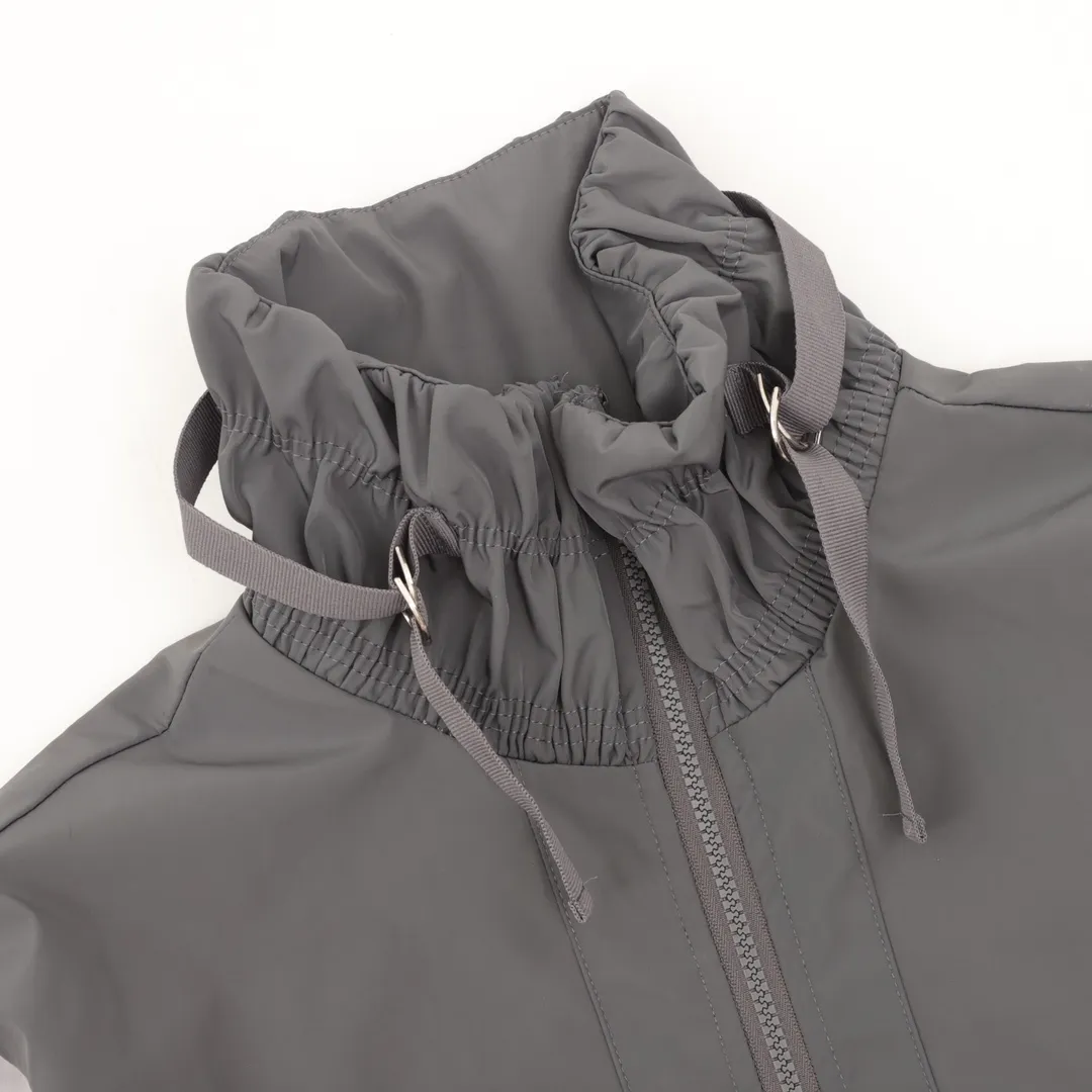 🅿️550 LouisVuitton/Louis Vuitton stitched presbyopia all-over printed windbreaker zipper jacket. Purchase the original version and have it printed immediately. The fabric is made of custom densely spun technical fabric that is light and thin, and the upper body is silky and breathable. Infrared positioning cutting, workwear-style windbreaker design, the upper body is invincible and versatile. All details are customized and developed, and all hardware and accessories are restored to ZP. Size：XS-L